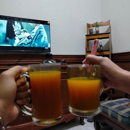 수라바야 Human House B&B 외부 사진