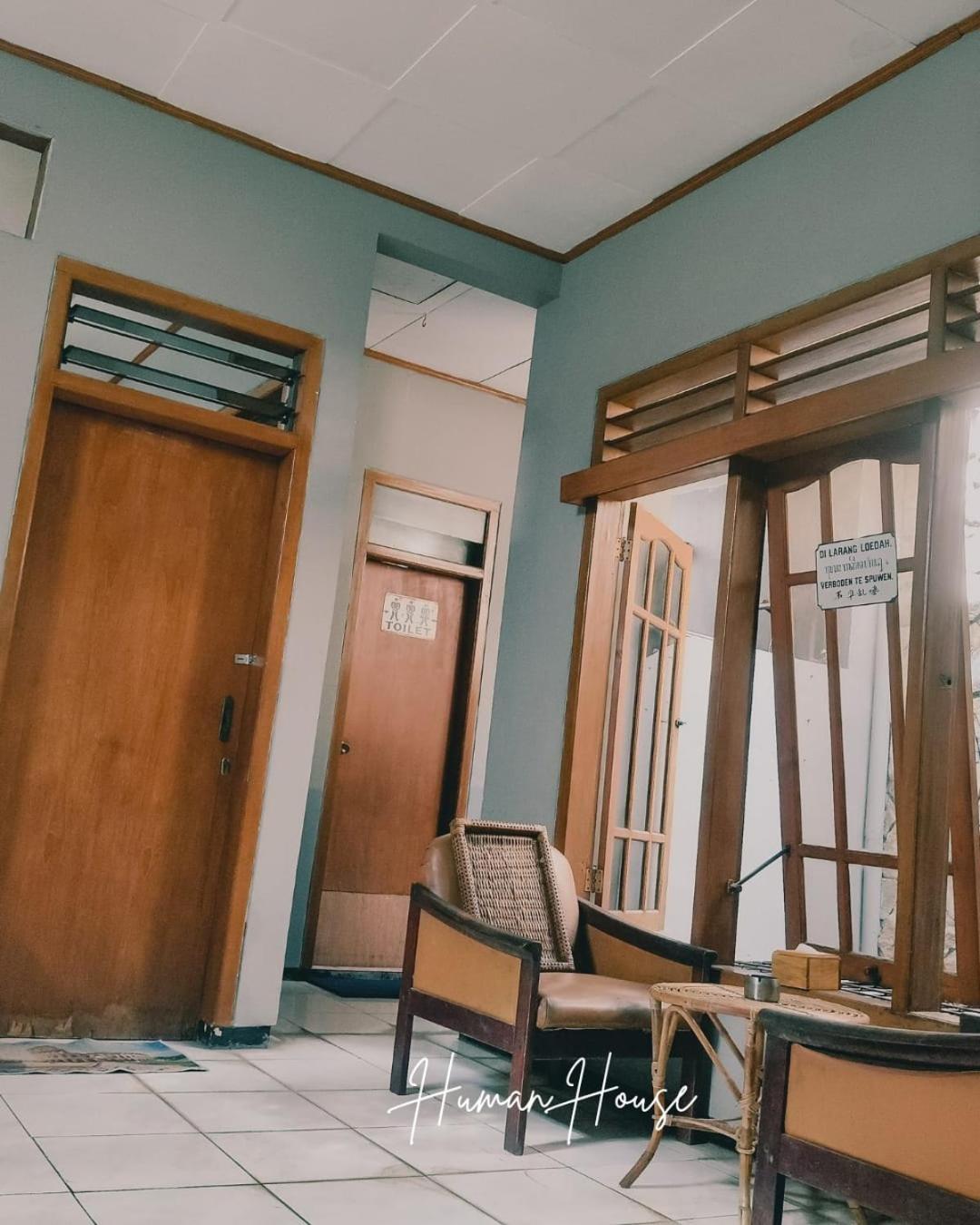 수라바야 Human House B&B 외부 사진